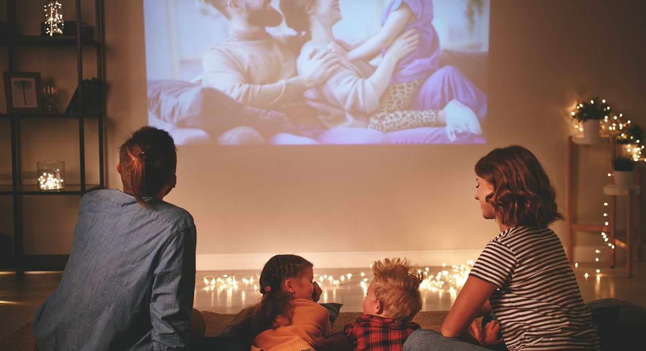 מקרן וידאו חכם Victurio V-Cinema FHD - צבע לבן שנה אחריות ע"י היבואן הרשמי