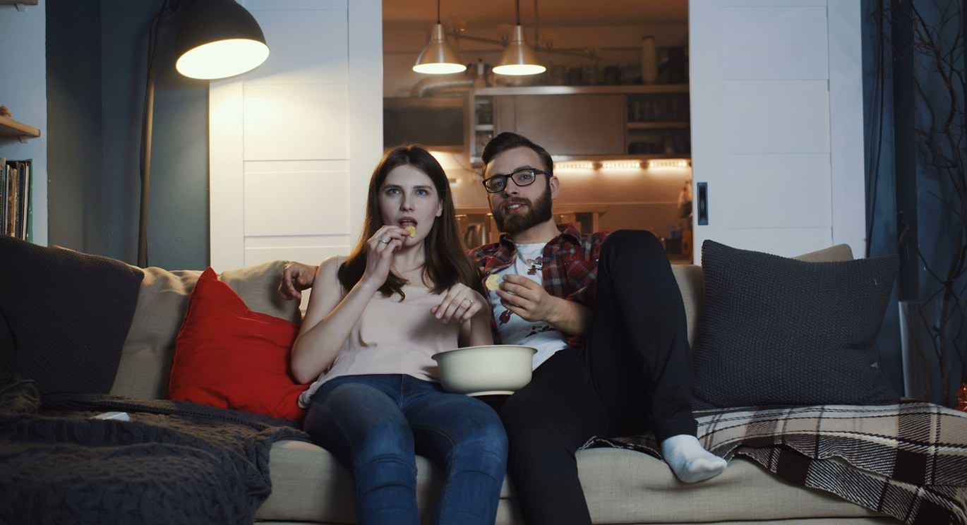 מקרן וידאו חכם Victurio V-Cinema FHD - צבע לבן שנה אחריות ע"י היבואן הרשמי