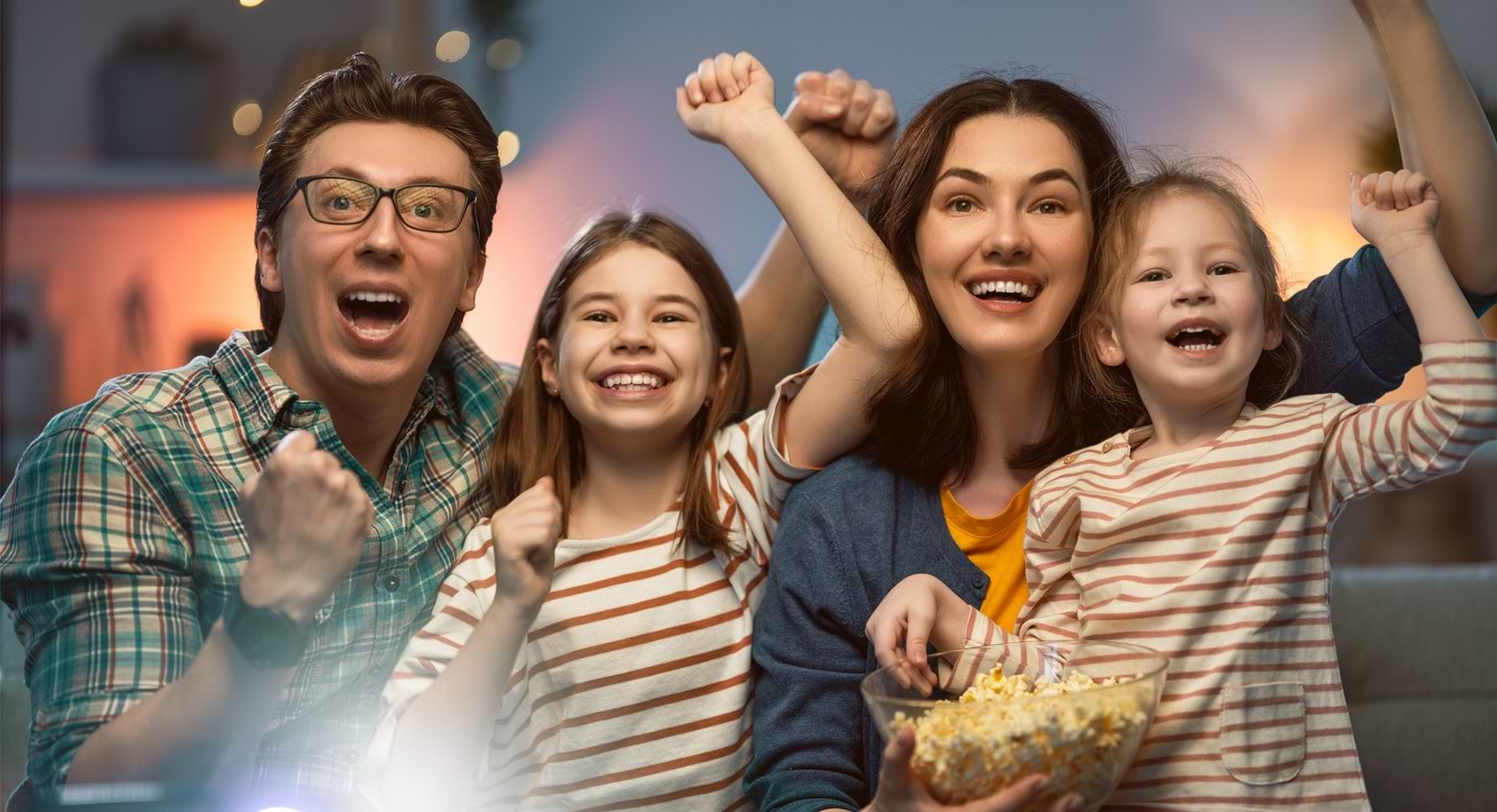 מקרן וידאו חכם Victurio V-Cinema FHD - צבע לבן שנה אחריות ע"י היבואן הרשמי