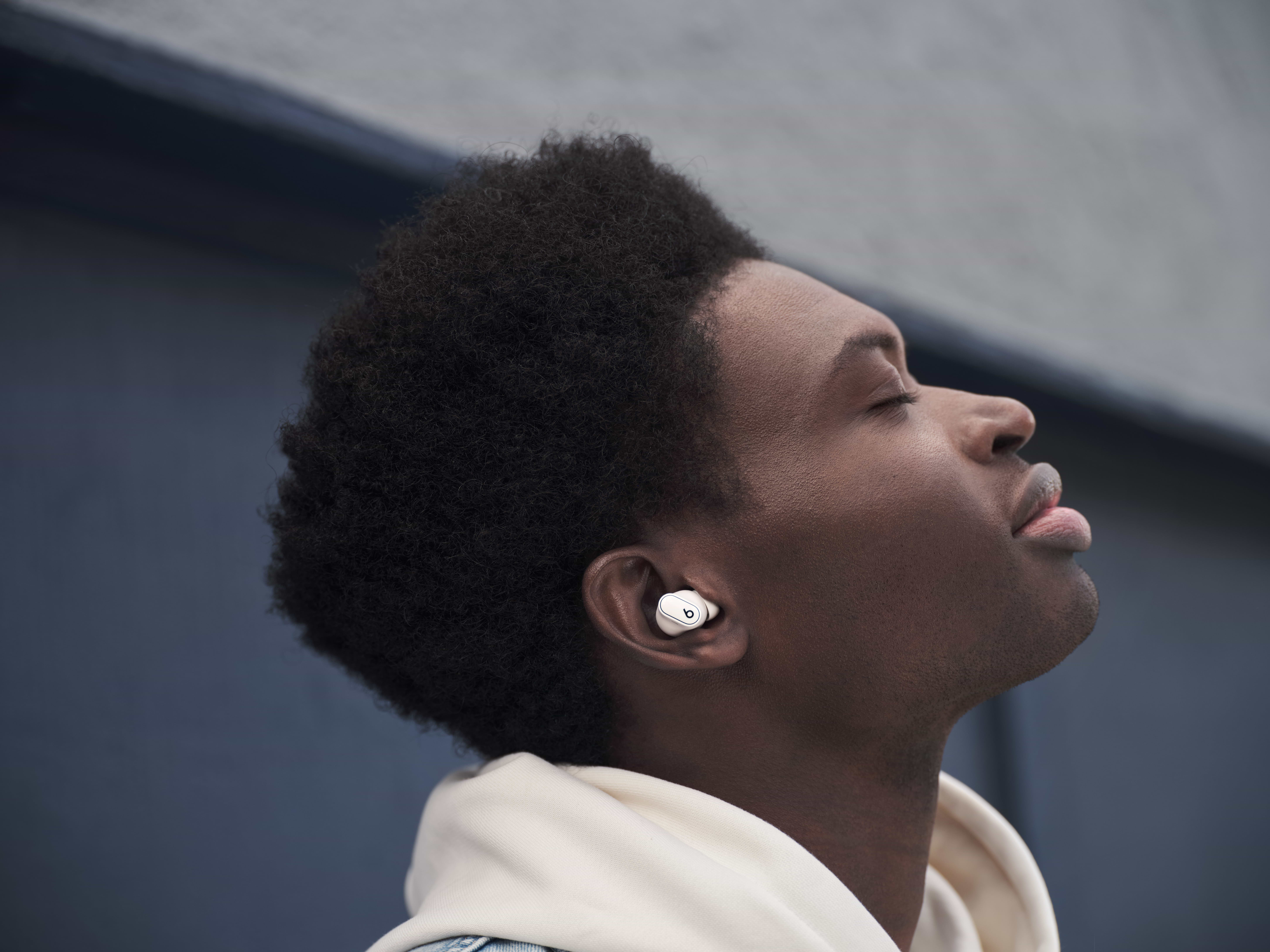 אוזניות Apple Beats Studio Buds+ True Wireless - בצבע שקוף שנה אחריות ע״י יבואן רשמי