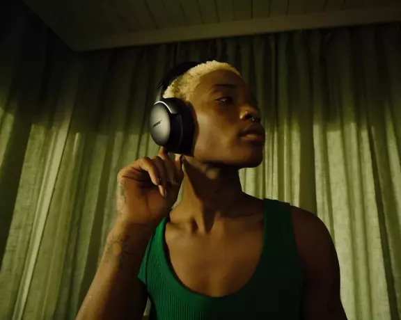 אוזניות אלחוטיות Bose QuietComfort Ultra - צבע לבן יהלום שנה אחריות ע"י היבואן הרשמי - מהדורה מוגבלת