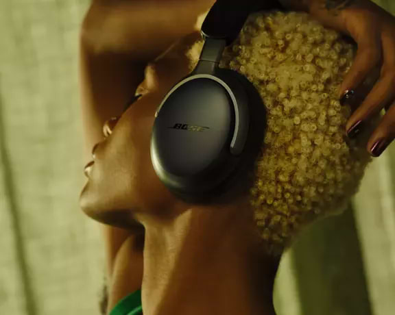אוזניות אלחוטיות Bose QuietComfort Ultra - צבע לבן יהלום שנה אחריות ע"י היבואן הרשמי - מהדורה מוגבלת