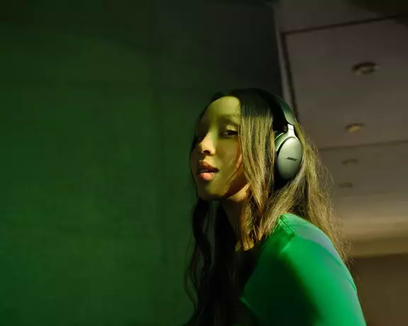 אוזניות אלחוטיות Bose QuietComfort Ultra - צבע לבן יהלום שנה אחריות ע"י היבואן הרשמי - מהדורה מוגבלת