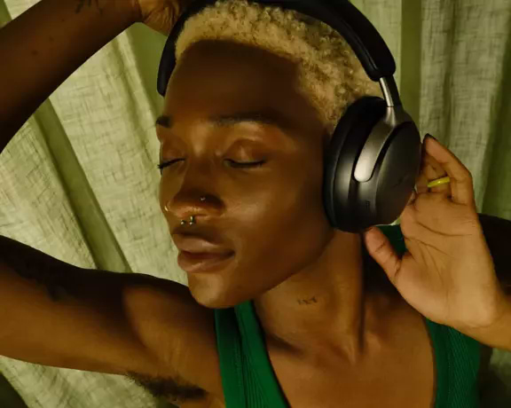 אוזניות אלחוטיות Bose QuietComfort Ultra - צבע לבן יהלום שנה אחריות ע"י היבואן הרשמי - מהדורה מוגבלת
