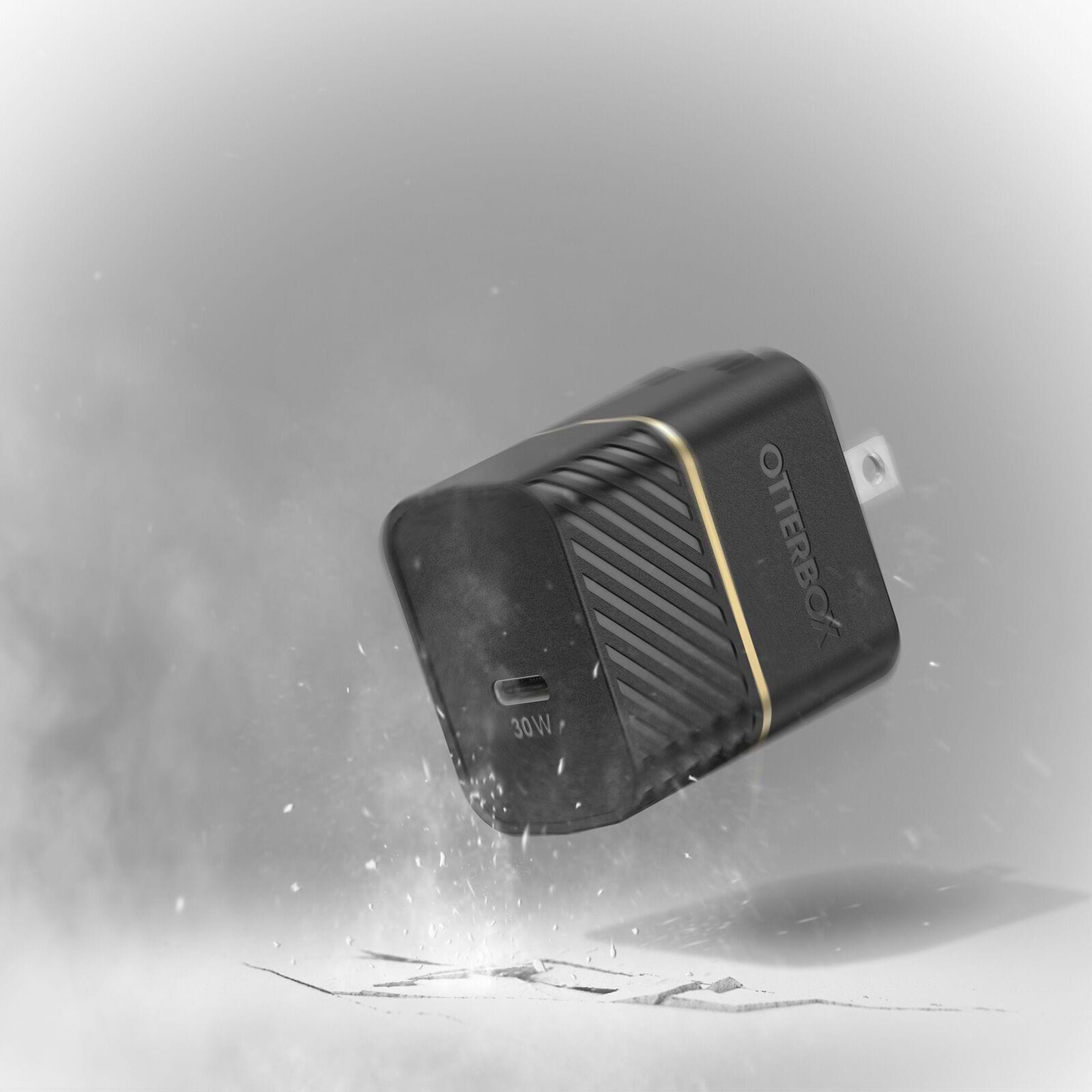 באנדל כיסוי שקוף, מגן מסך ומטען מהיר 30W ל-Samsung Galaxy S24 מבית OtterBox - צבע לבן שנה אחריות ע"י יבואן רשמי