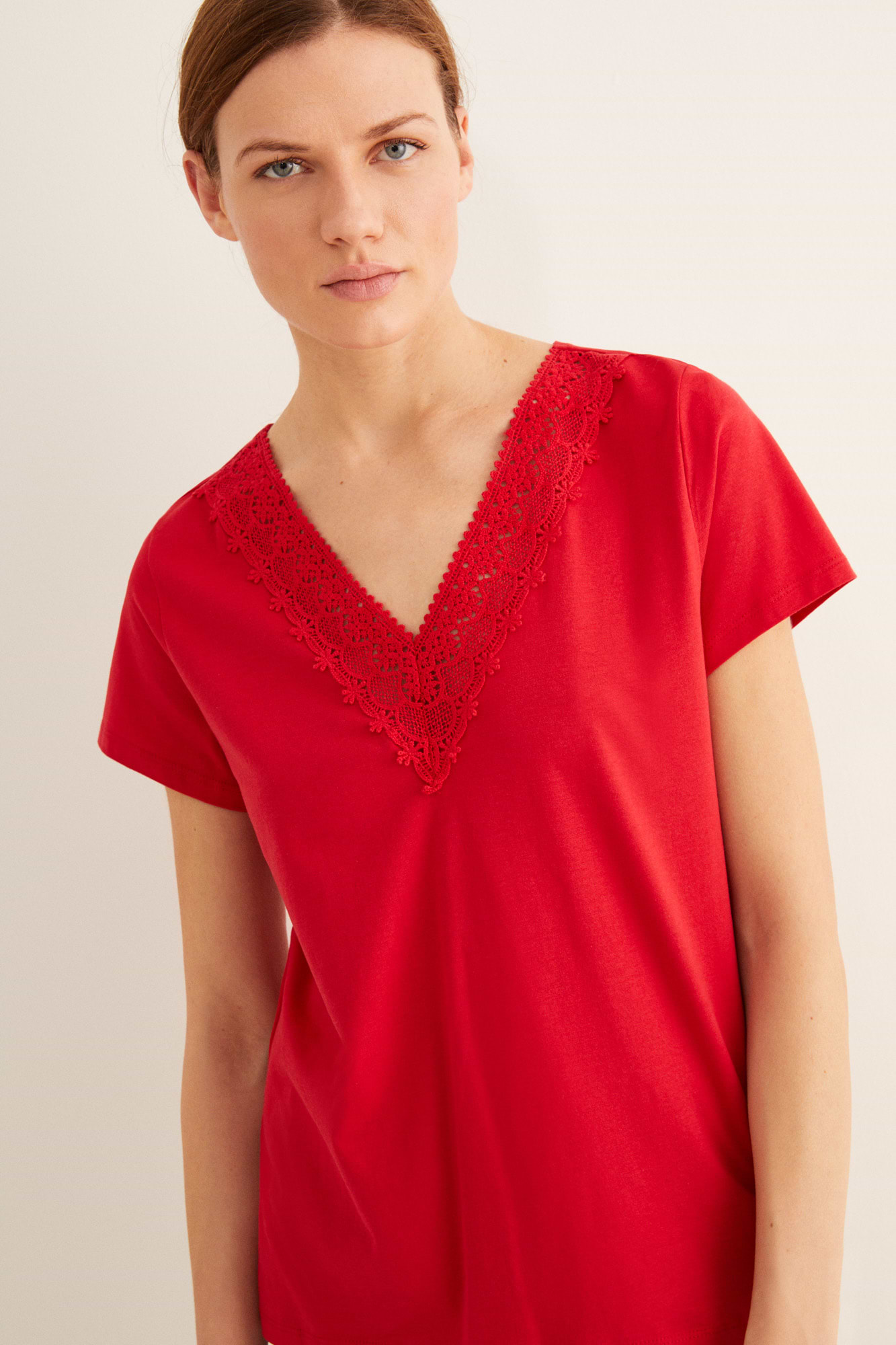 חולצת טי שירט שרוול קצר בשילוב תחרה צווארון Women's Secret V לנשים