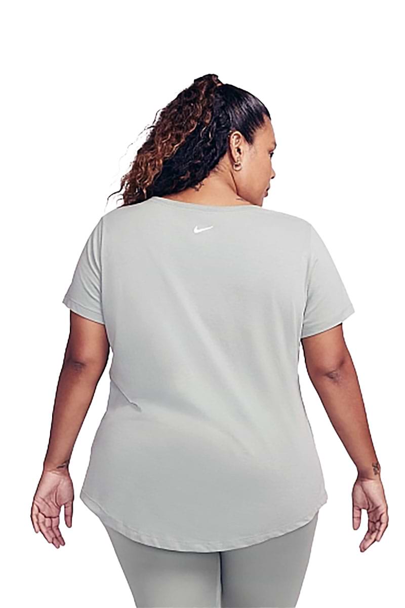 טי שירט Nike לנשים (Plus Size)