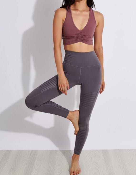 טייץ  בעיצוב מותג בגדי היוגה הקליפורני Alo Yoga  לנשים