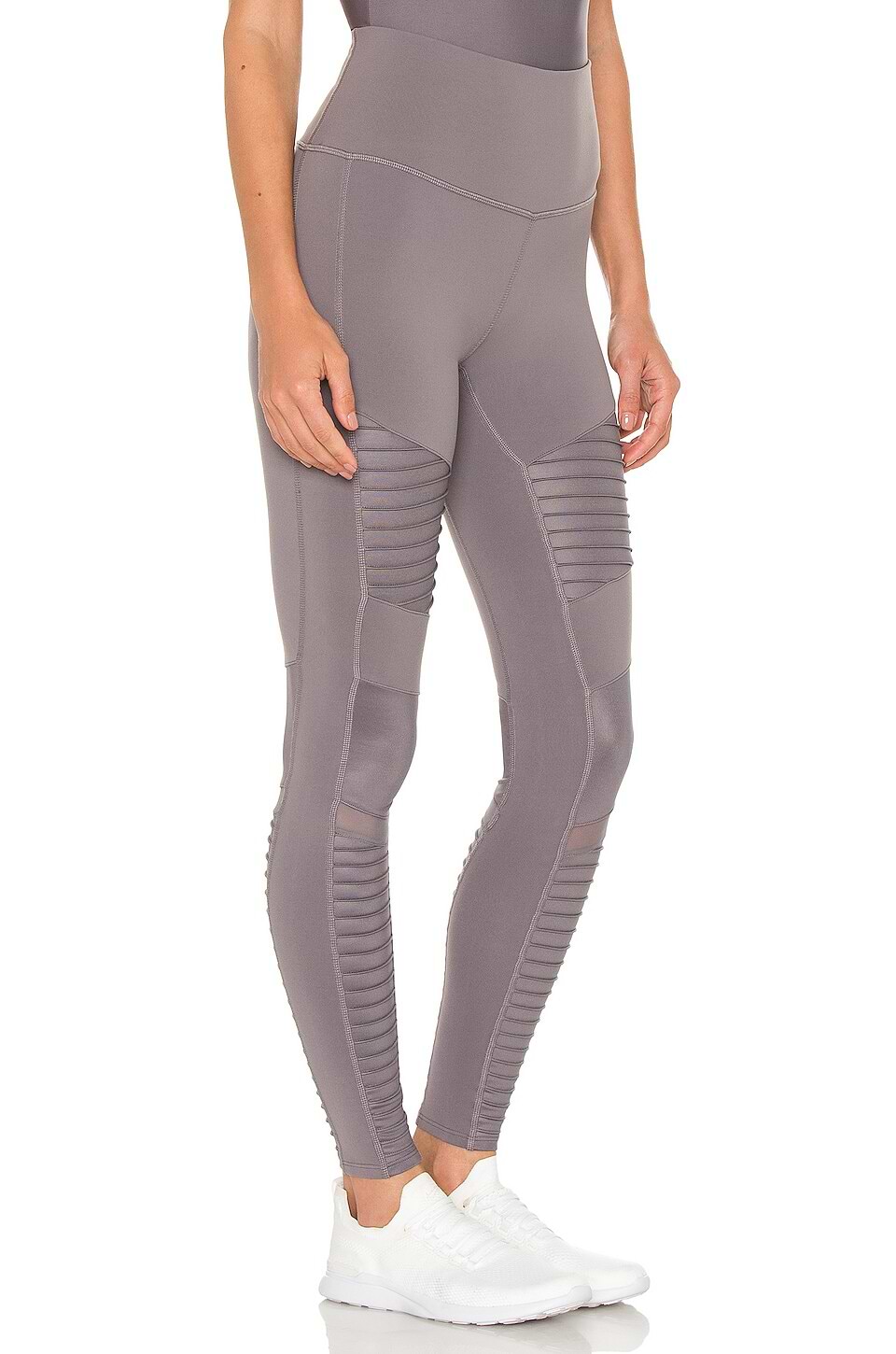 טייץ  בעיצוב מותג בגדי היוגה הקליפורני Alo Yoga  לנשים
