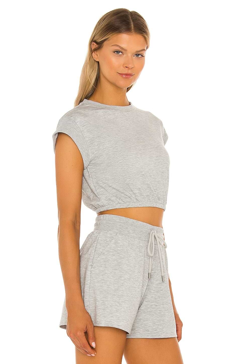 טי שירט קצרה Alo Yoga נשים דגם  Dreamy Crop