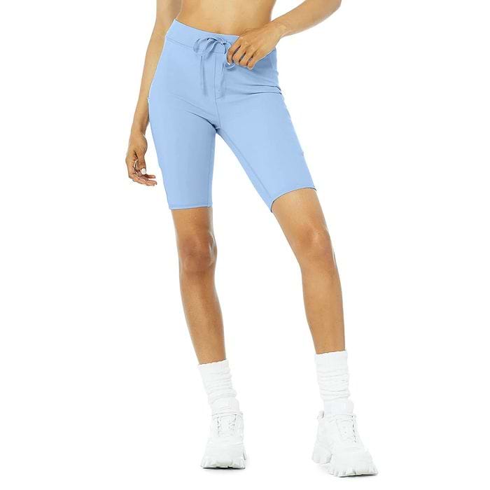 מכנסי שורט Alo Yoga לנשים דגם Biker Short