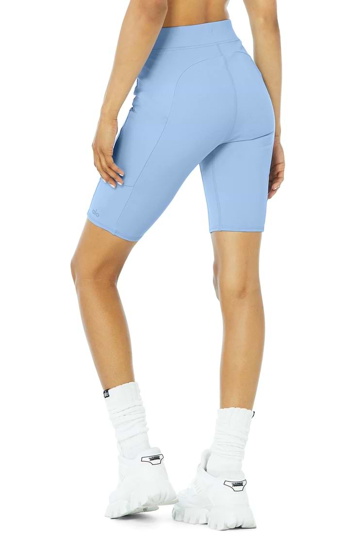 מכנסי שורט Alo Yoga לנשים דגם Biker Short