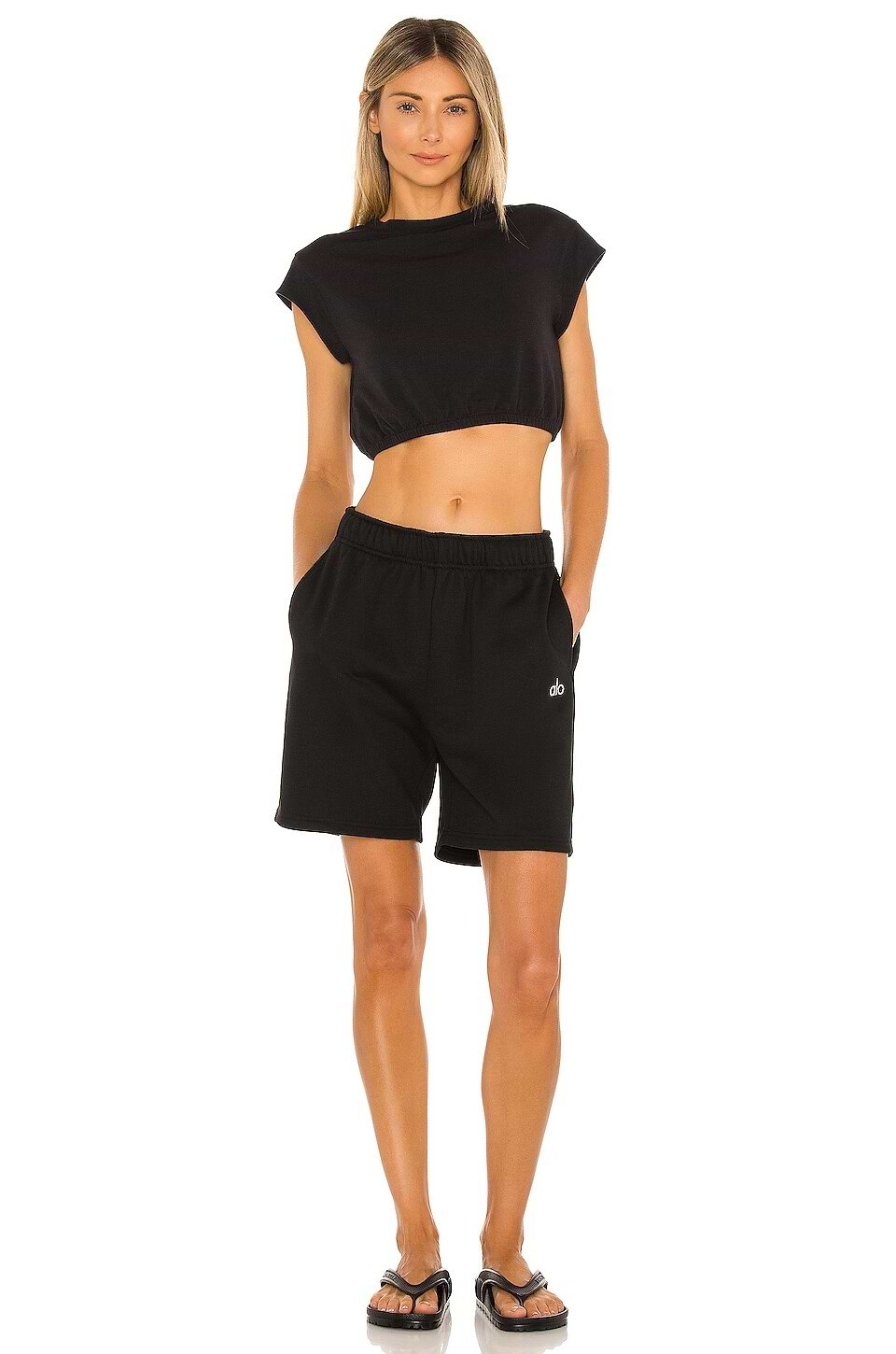 טי שירט קצרה Alo Yoga נשים דגם  Dreamy Crop
