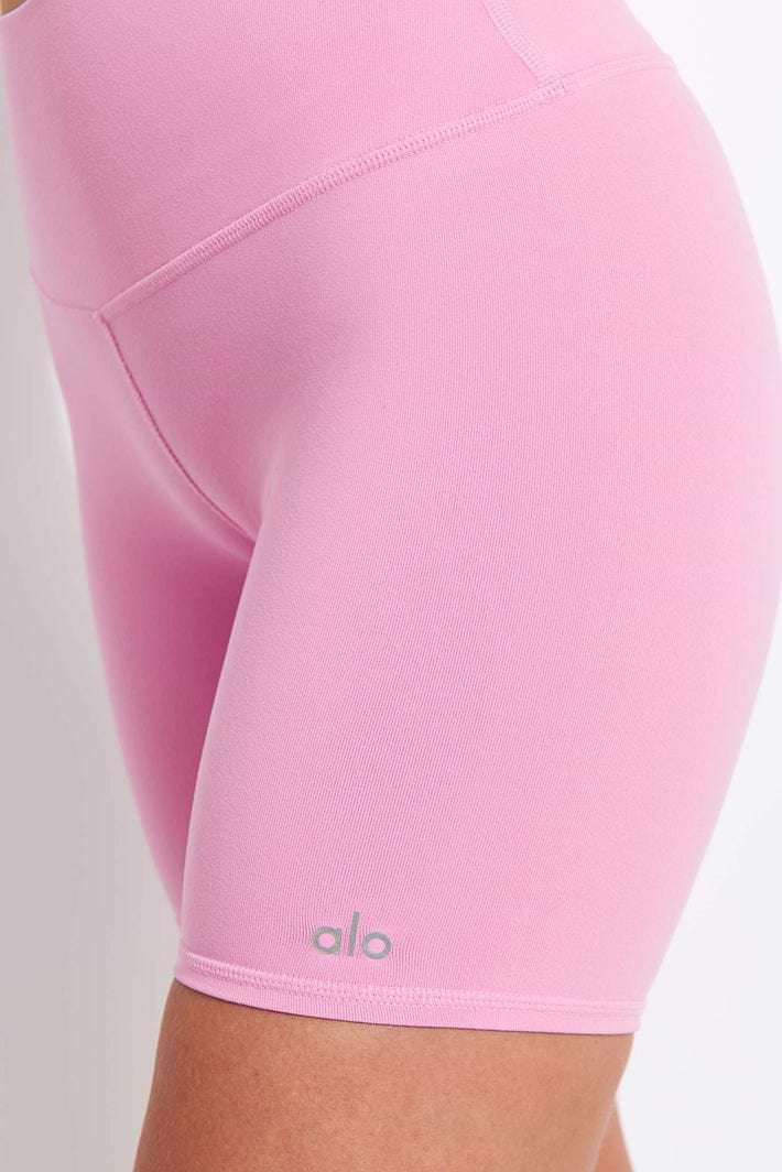 מכנסי  שורט בייקר Alo Yoga לנשים דגם Airlift Legging