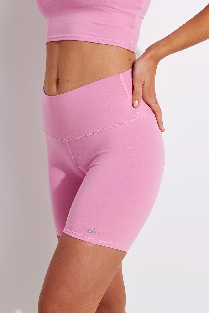 מכנסי  שורט בייקר Alo Yoga לנשים דגם Airlift Legging