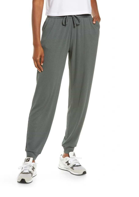 מכנסי Alo Yoga  לנשים דגם High-Waist Ribbed Whisper