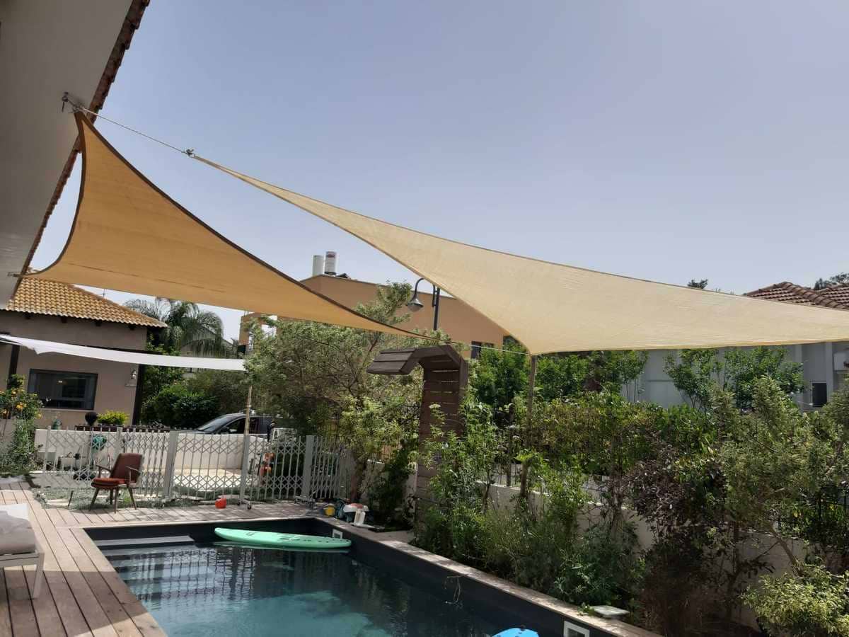 רשת צל משולש 5X5X5 צבע שמנת Playa