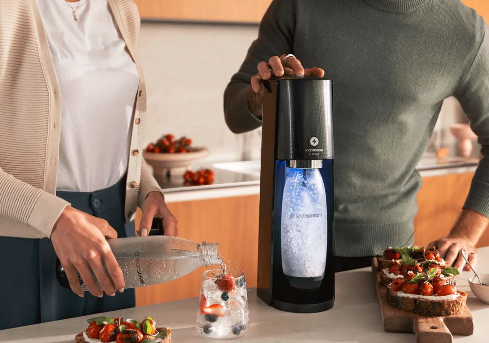 מכשיר סודה סטרים E-TERRA שחור Sodastream - שנה אחריות ע"י היבואן הרשמי 