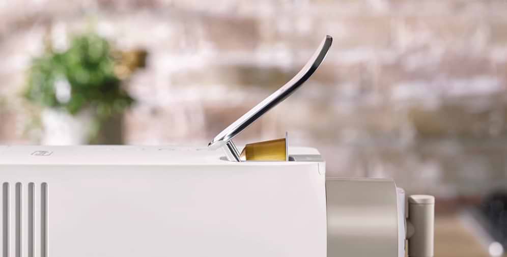 מכונת קפה Nespresso F121 Lattissima One - בצבע לבן אחריות ע"י היבואן הרשמי