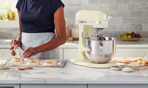 מיקסר עם קערת נירוסטה 6.6 ליטר KitchenAid 5KSM70SHXEAC - צבע שחור פחם אחריות ע"י היבואן הרשמי 