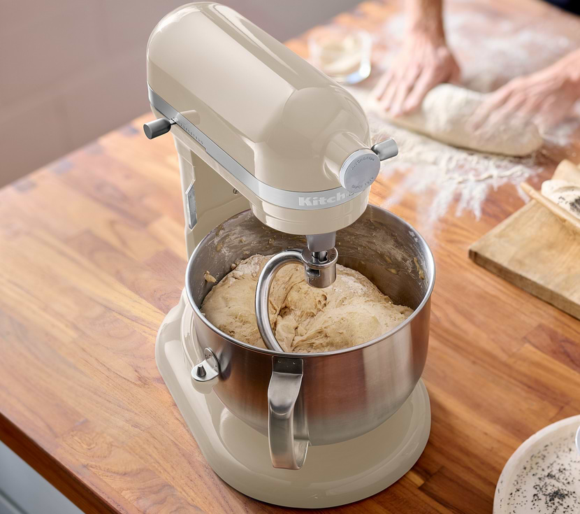מיקסר עם קערת נירוסטה 6.6 ליטר KitchenAid 5KSM70SHXEAC - צבע שחור פחם אחריות ע"י היבואן הרשמי 