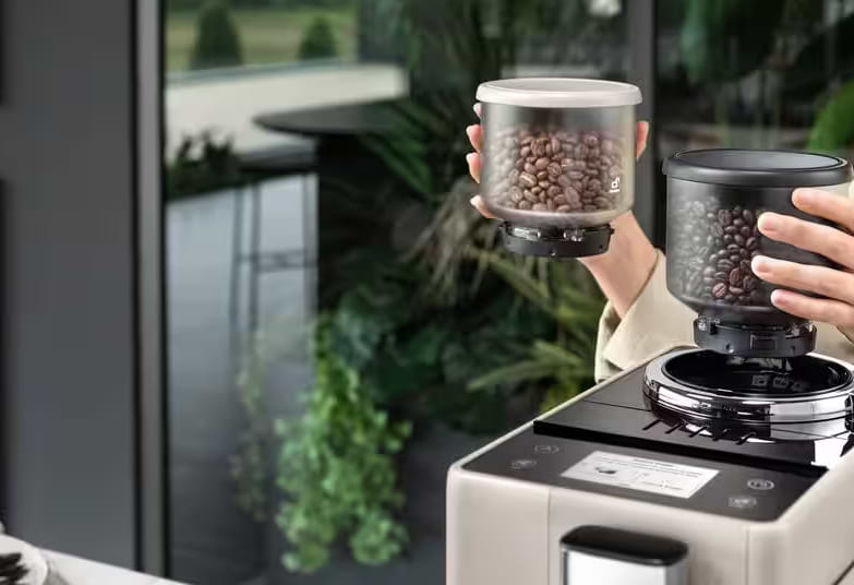 מכונת קפה אספרסו אוטומטית Delonghi EXAM440.55.BG Rivelia - צבע קרם אחריות ע"י היבואן הרשמי 