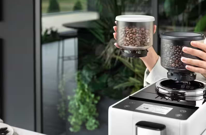 מכונת קפה אספרסו אוטומטית Delonghi EXAM440.55.W Rivelia - צבע לבן אחריות ע"י היבואן הרשמי 