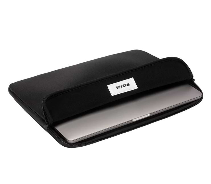 תיק מעטפה מחשב "Incase Classic Universal Sleeve for 15 - צבע שחור שנה אחריות ע"י היבואן הרשמי