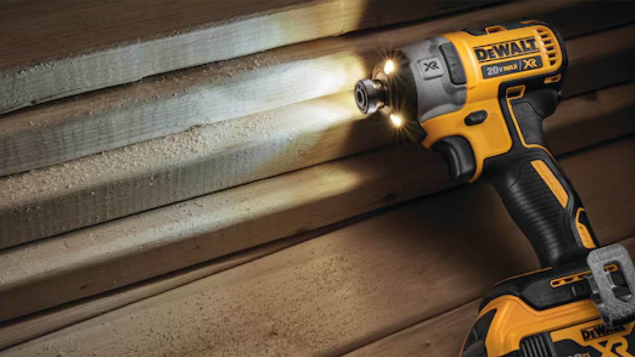 מברגת אימפקט בראשלס DeWALT DCF887P2-5AH 18V/20V XR Li-Ion Brushless – כולל 2 סוללות 18V 5Ah ומטען מהיר