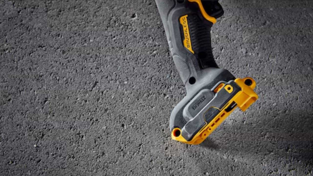 משחזת בראשלס 60V 7" לעומס גבוה - גוף בלבד DCG440N/DCG440B DeWALT