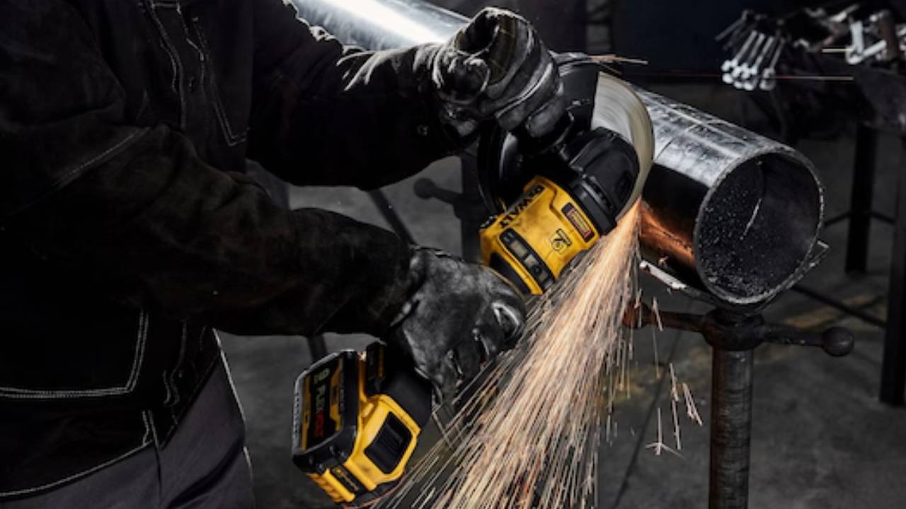 משחזת בראשלס 60V 7" לעומס גבוה - גוף בלבד DCG440N/DCG440B DeWALT