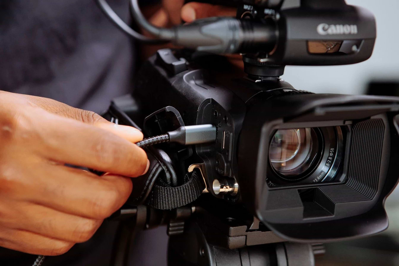 מצלמת וידאו מקצועית Canon XA65 UHD 4K - צבע שחור שלוש שנות אחריות ע"י היבואן הרשמי
