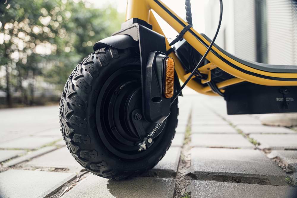 קורקינט חשמלי מתקפל Ducati Scrambler City Cross-E X - צבע צהוב ושחור שנה אחריות ע"י היבואן הרשמי