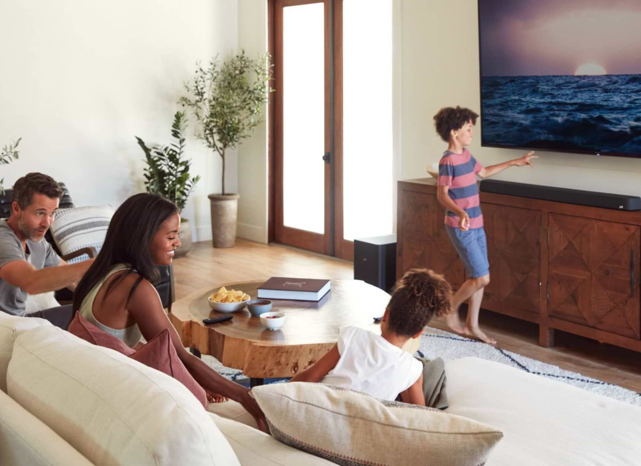 מקרן קול עם סאבוופר אלחוטי Polk Audio MagniFi Max AX 5.1.2 - צבע שחור שנה אחריות ע"י היבואן הרשמי