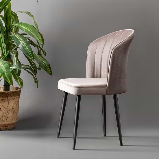 ארבעה כיסאות פינת אוכל מעוצבים עשוי עץ רגלי מתכת ובד רחיץ יוני חום בהיר דגם LEONARDO לאונרדו