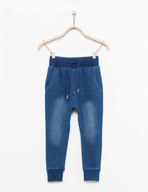מכנסיים במראה ג’ינס
