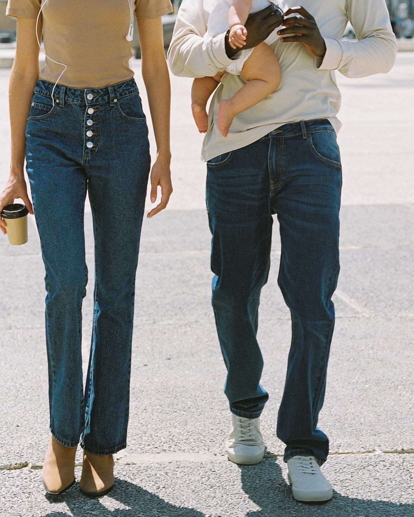 • Let The Jeans Tell Your Story • גלו את קולקציית הג׳ינסים החדשה בחנויות ובאתר ותהנו מ-40% הנחה על הזוג השני. #CastroFashion #JustJeans * בכפוף לתקנון | לפריטים המשתתפים במבצע | ללא כפל הטבות.