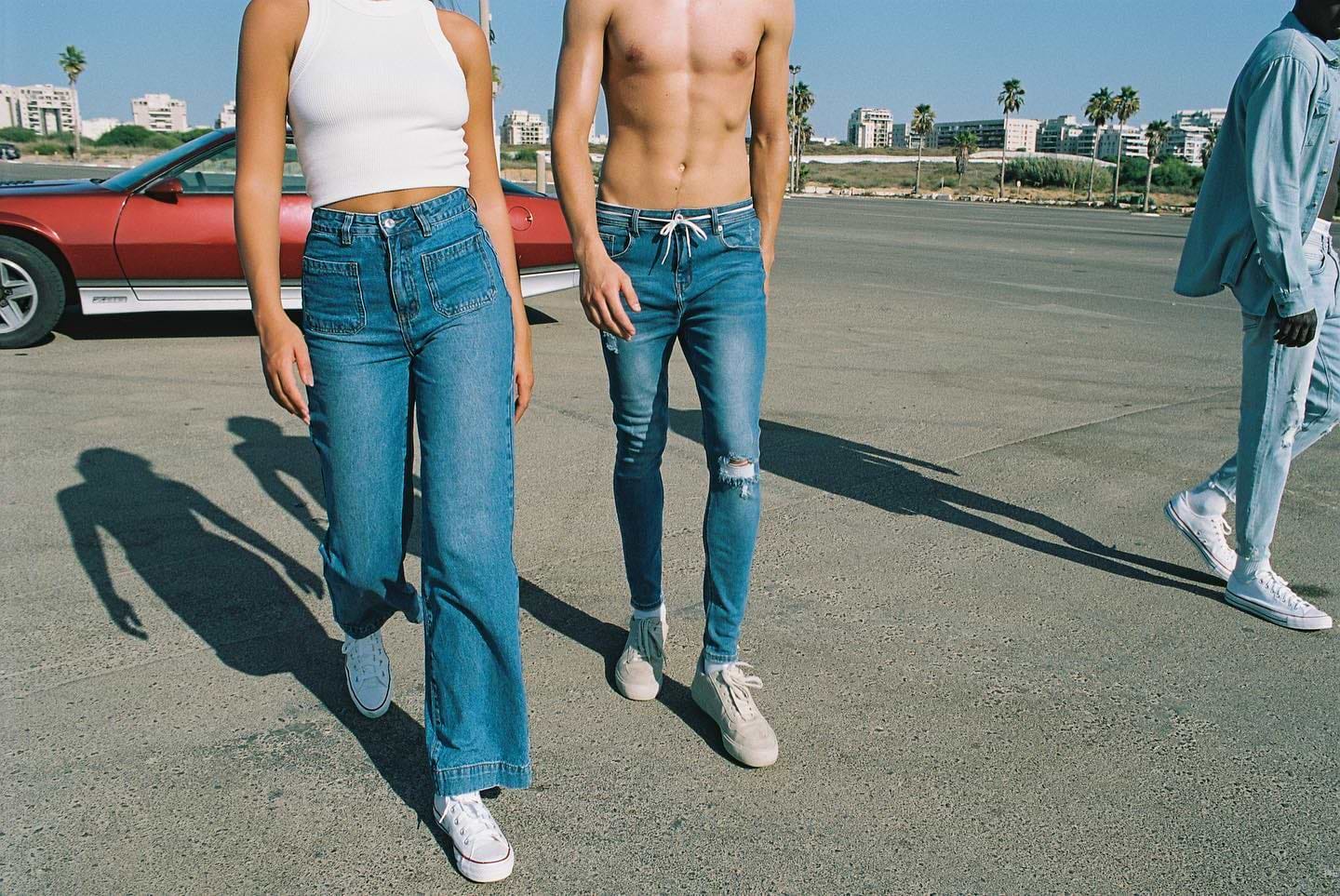 • Let The Jeans Tell Your Story • קולקציית הג׳ינסים החדשה מחכה עכשיו בחנויות ובאתר עם 40% הנחה על הזוג השני. #CastroFashion #JustJeans* בכפוף לתקנון | לפריטים המשתתפים במבצע | ללא כפל הטבות.